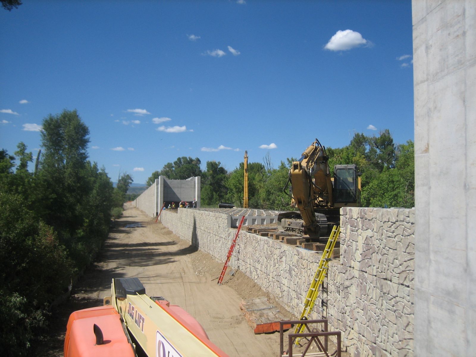 IMG_1504 T-Wall retaining wall under construction